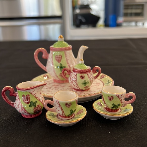 Miniature Tea Set Vintage
Dollhouse Ceramic Floral... - Picture 4 of 4